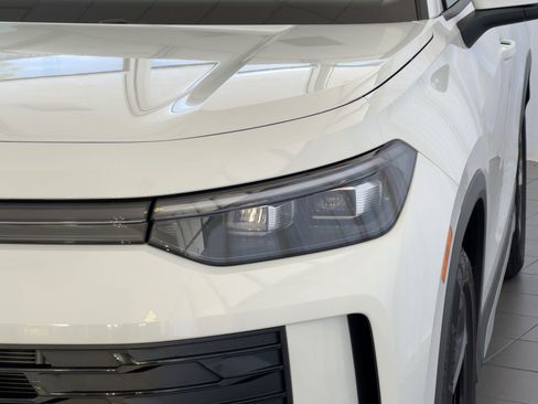 New 2026 Volkswagen Tiguan SE image 11