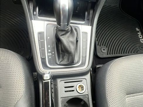 Used 2017 Volkswagen Golf S image 20