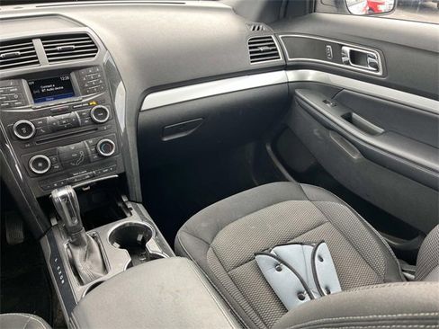 Used 2017 Ford Explorer XLT image 13