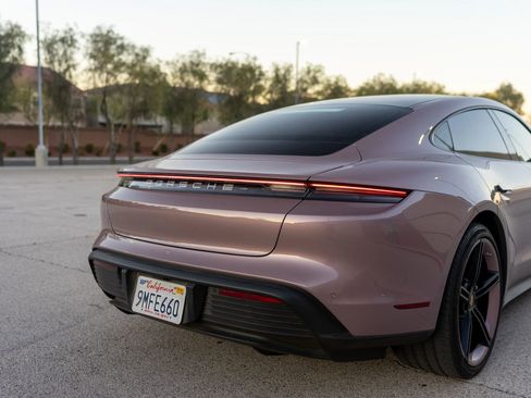 Used 2021 Porsche Taycan image 10