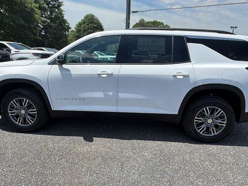 New 2026 Chevrolet Traverse LT w/ Driver Confidence Package AWD/4WD image 8