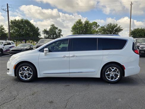 Used 2017 Chrysler Pacifica Limited FWD image 8