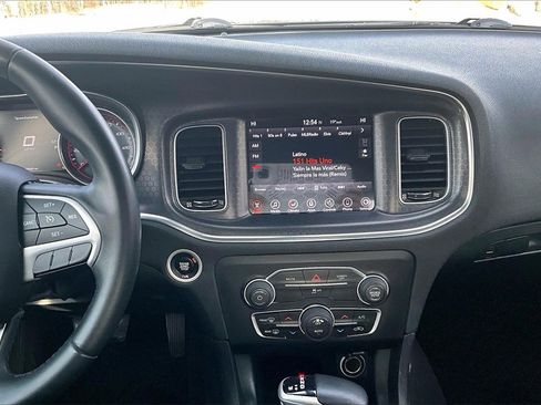 Used 2017 Dodge Charger SXT image 29