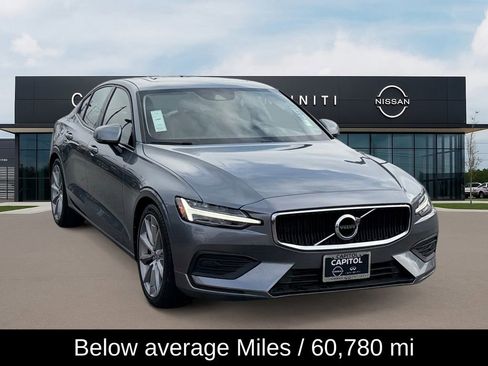 Used 2020 Volvo S60 T5 Momentum image 3