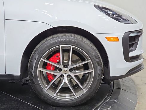 Certified 2024 Porsche Macan S AWD/4WD image 11