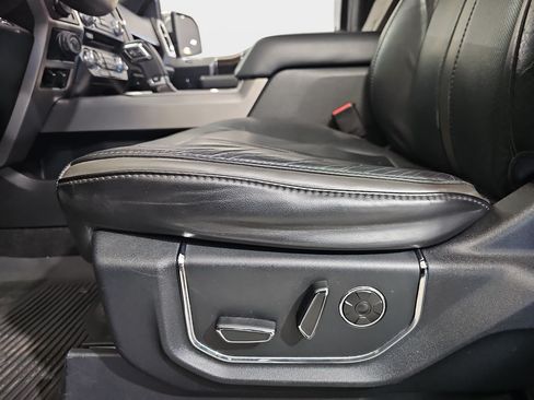 Used 2016 Ford F150 Platinum w/ Equipment Group 701A Luxury AWD/4WD image 30