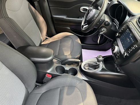 Used 2018 Kia Soul + FWD image 27