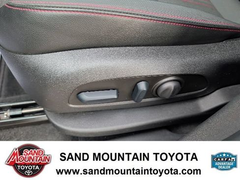 Used 2024 Chevrolet Equinox RS FWD image 18