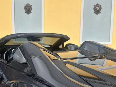 Used 2019 BMW i8 Roadster image 25