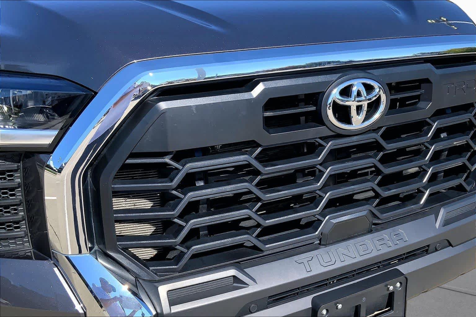 Used 2025 Toyota Tundra SR5 w/ TRD Off-Road Package AWD/4WD image 31