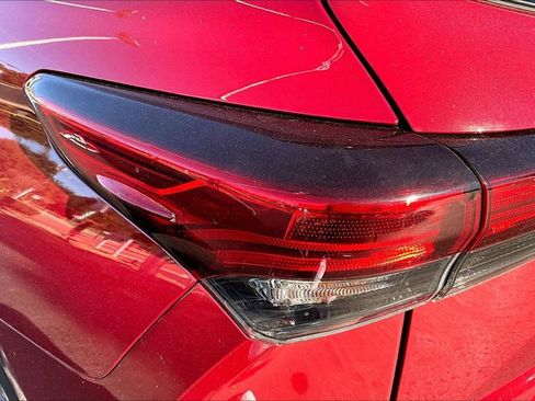 Used 2021 Toyota Highlander XLE image 22