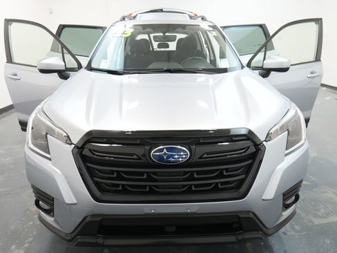 Used 2023 Subaru Forester Premium image 30
