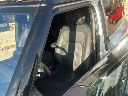 Used 2022 Land Rover Defender 90 X-Dynamic S image 33