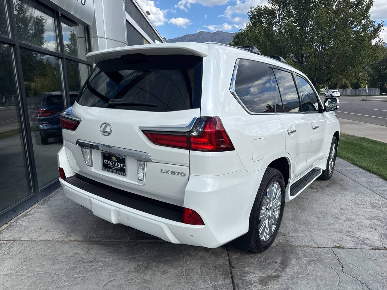 Used 2017 Lexus LX 570 4WD image 11