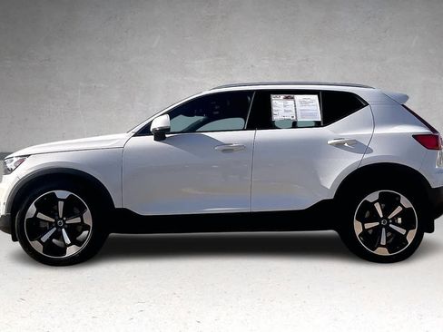 Used 2019 Volvo XC40 T5 Momentum image 3