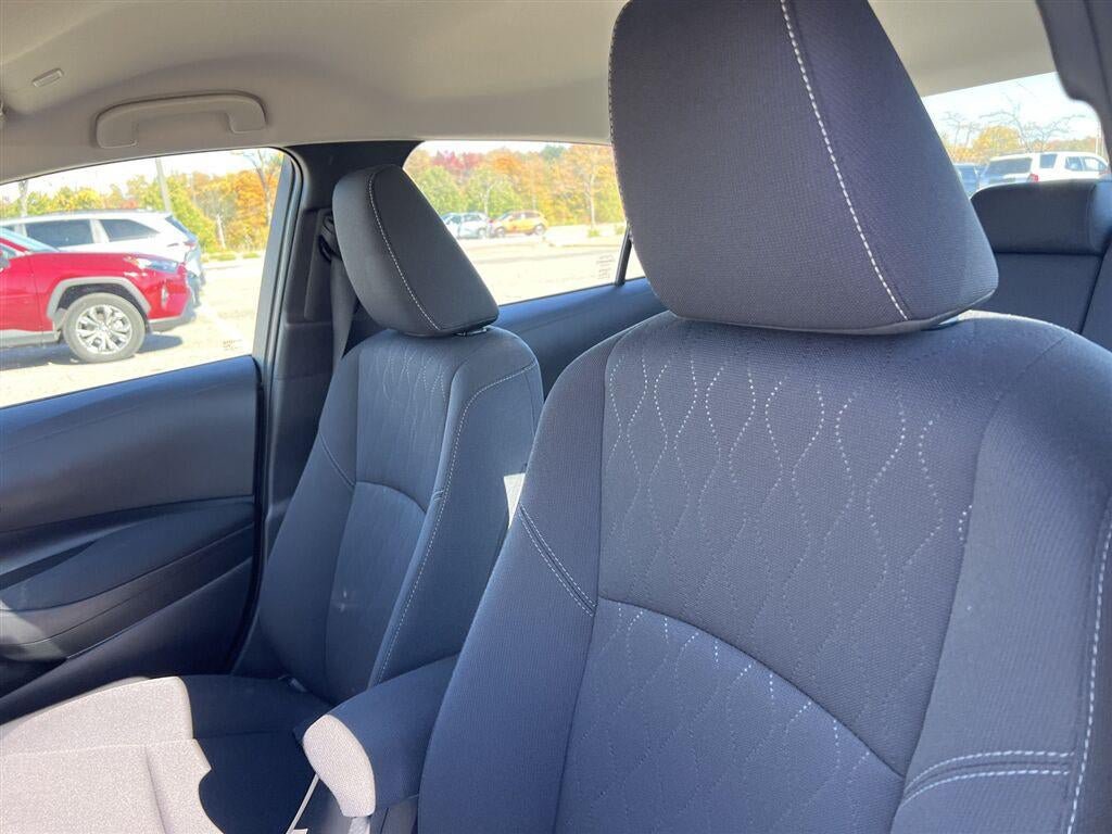 Used 2024 Toyota Corolla LE FWD image 2