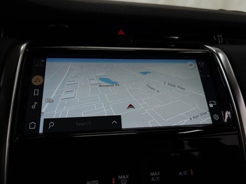 Used 2022 Land Rover Discovery Sport SE image 25