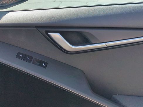 Used 2025 Kia Niro LX FWD image 33