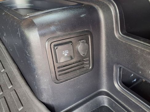 Used 2018 Toyota 4Runner SR5 AWD/4WD image 26