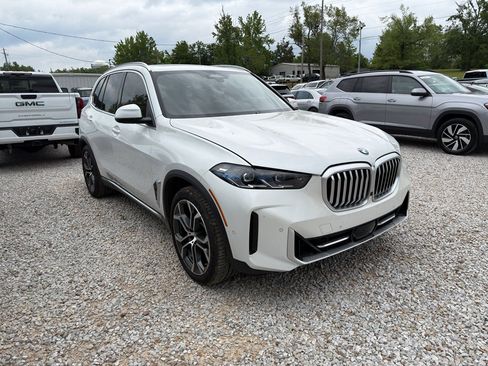 Used 2024 BMW X5 xDrive40i w/ Premium Package AWD/4WD image 3