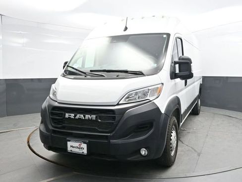 Used 2025 RAM ProMaster 2500 w/ Convenience Group FWD image 2
