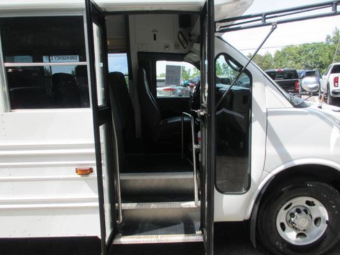 Used 2006 Chevrolet Express 3500 w/ School Bus Package RWD image 19