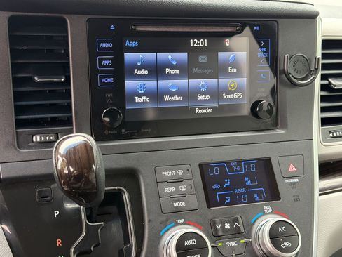 Used 2016 Toyota Sienna XLE FWD image 21