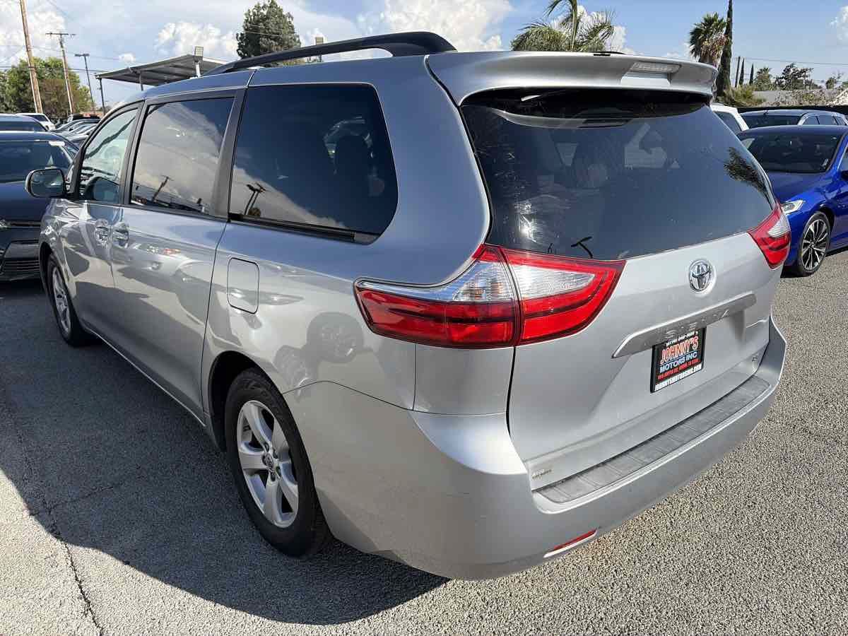 Used 2015 Toyota Sienna LE FWD image 2