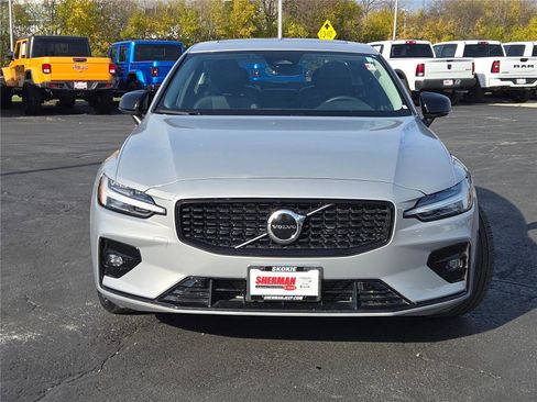 Used 2024 Volvo S60 B5 Core image 4