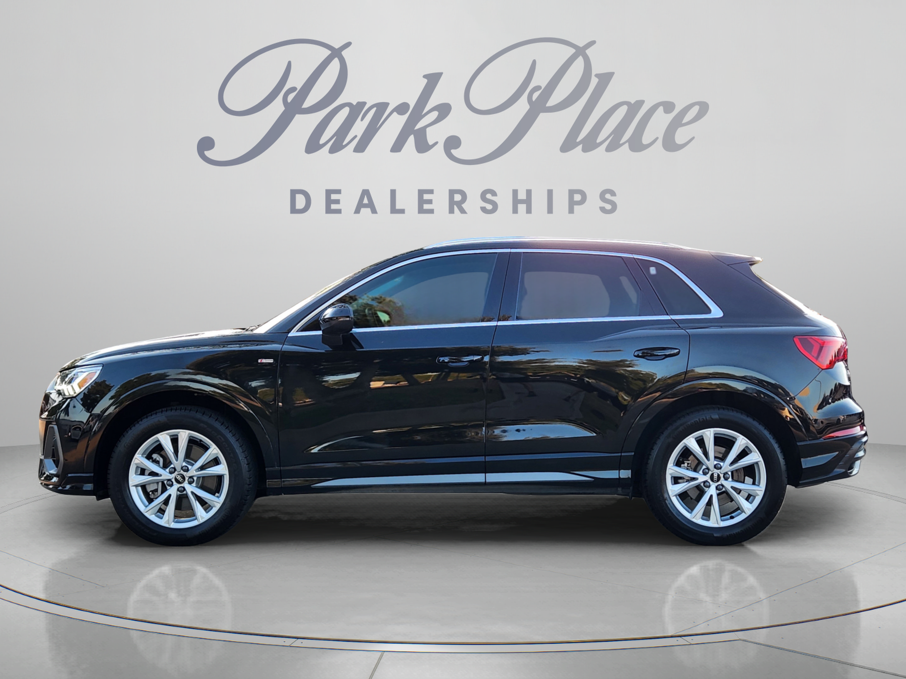 Used 2022 Audi Q3 2.0T Premium Plus AWD/4WD image 2