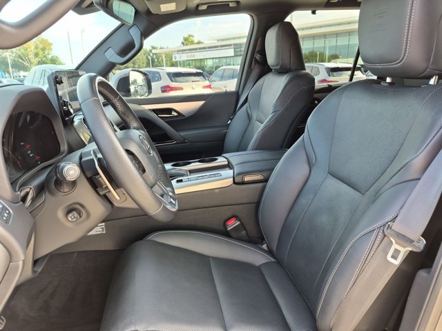 Used 2023 Lexus LX 600 F Sport w/ Accessory Package (Z1) AWD/4WD image 17
