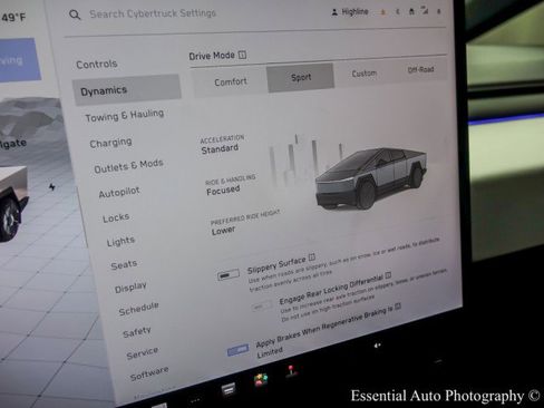 Used 2024 Tesla Cybertruck AWD Crew Cab image 27