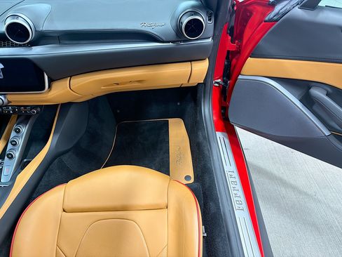 Used 2020 Ferrari Portofino RWD image 17