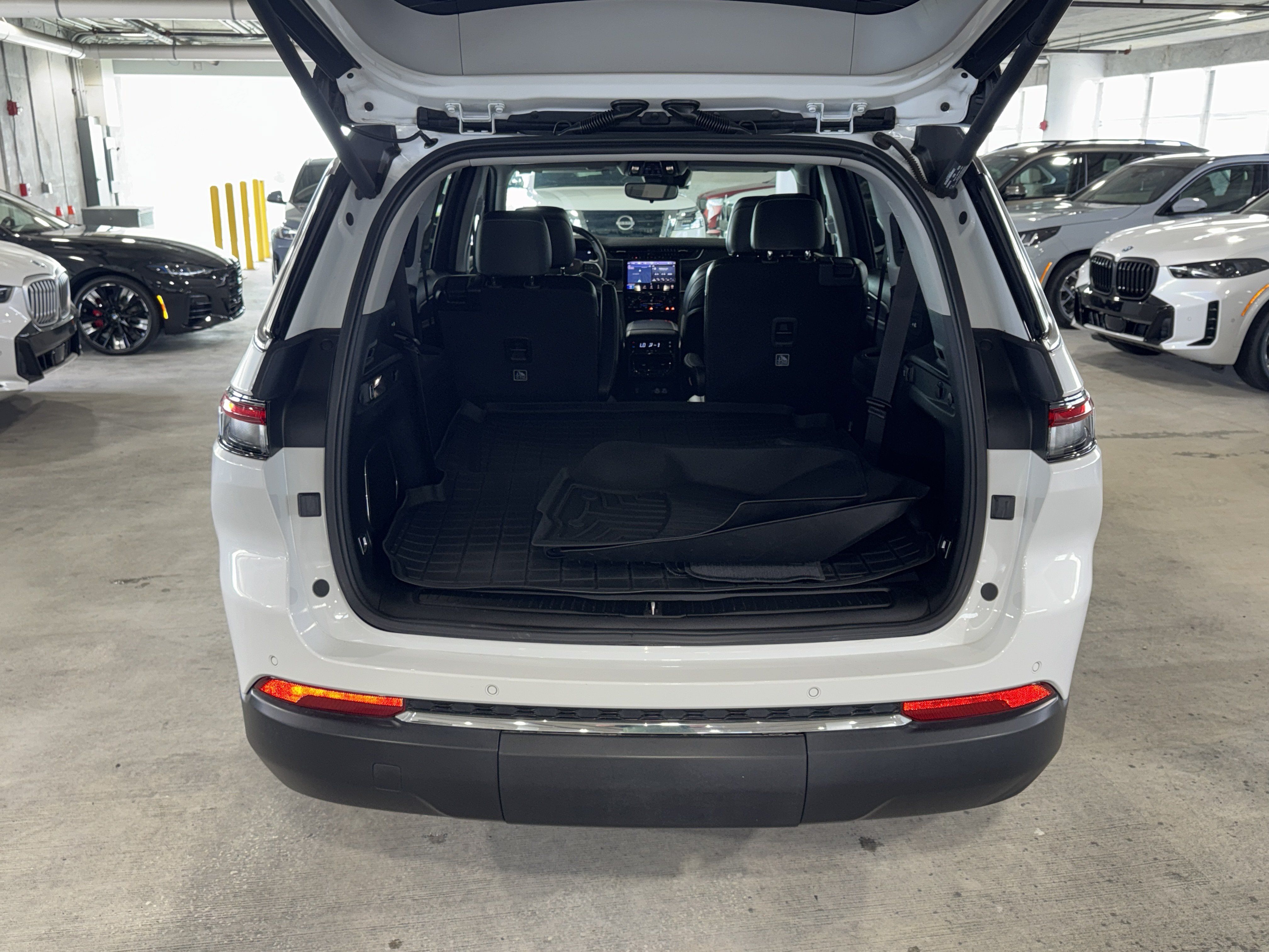 Used 2022 Jeep Grand Cherokee L Limited RWD image 14