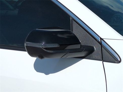 Used 2025 Chevrolet Traverse LT w/ Sun and Wheel Package image 12