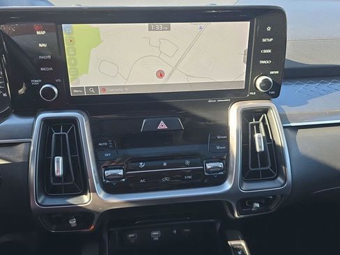 Used 2023 Kia Sorento S w/ Panoramic Sunroof Package image 19