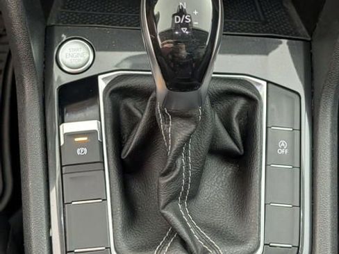 Used 2022 Volkswagen Tiguan SE FWD image 24