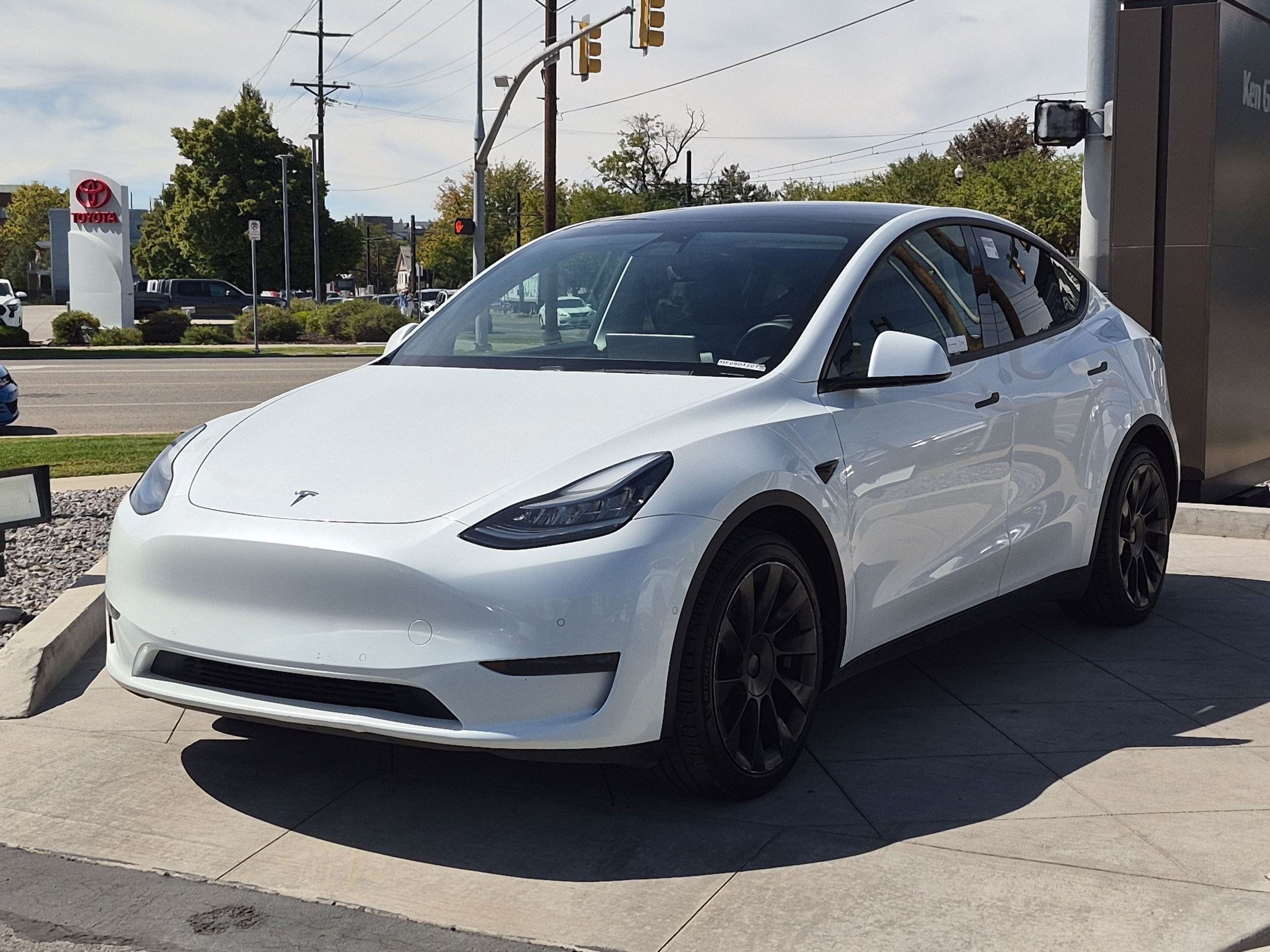 Used 2021 Tesla Model Y Long Range AWD/4WD image 9