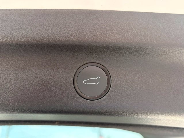 Used 2022 Tesla Model Y Performance AWD/4WD image 19