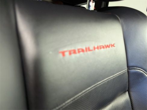 Used 2019 Jeep Grand Cherokee Trailhawk w/ Trailhawk Luxury Group image 21