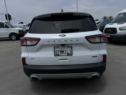 Certified 2021 Ford Escape SE image 4