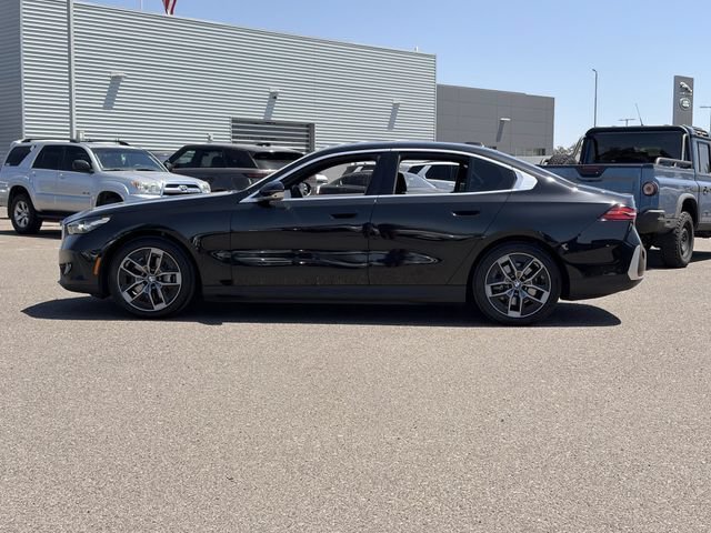 Used 2026 BMW i5 eDrive40 w/ Premium Package RWD image 10