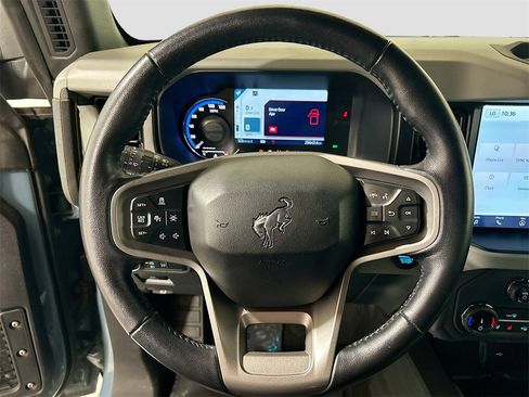 Used 2022 Ford Bronco Badlands image 9