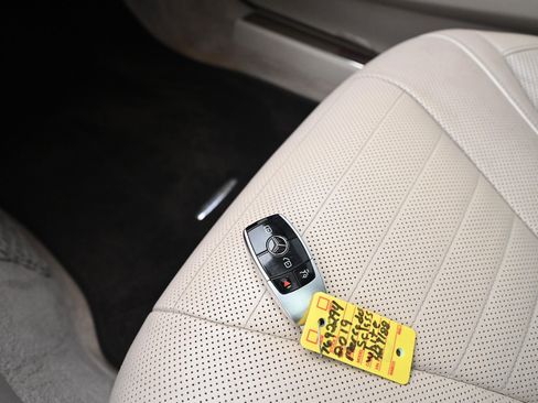 Used 2019 Mercedes-Benz S 560 Sedan image 35