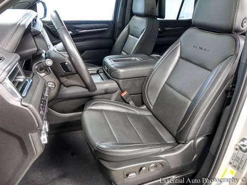 Used 2024 GMC Yukon Denali w/ Advanced Technology Package AWD/4WD image 9