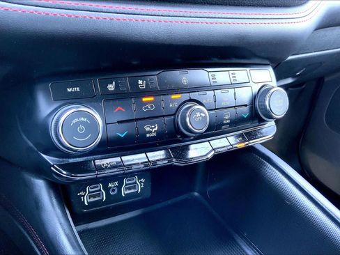 Used 2024 Dodge Durango GT RWD image 36