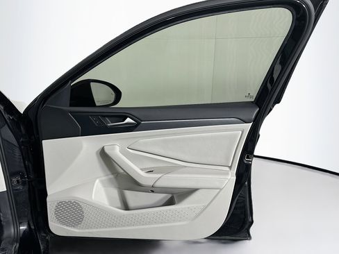 Used 2024 Volkswagen Jetta SE w/ Panoramic Sunroof Package FWD image 32
