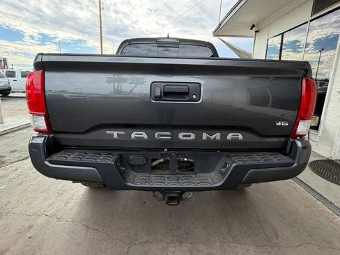 Used 2017 Toyota Tacoma TRD Sport w/ Tow Package (A/T) image 11