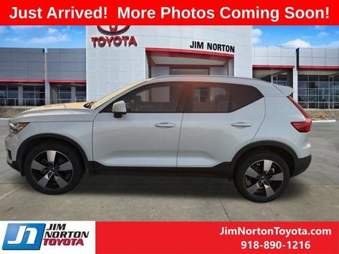 Used 2021 Volvo XC40 T5 Momentum w/ Protection Package Premier AWD/4WD image 5