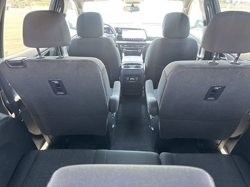 Used 2024 Chevrolet Traverse LT FWD image 11